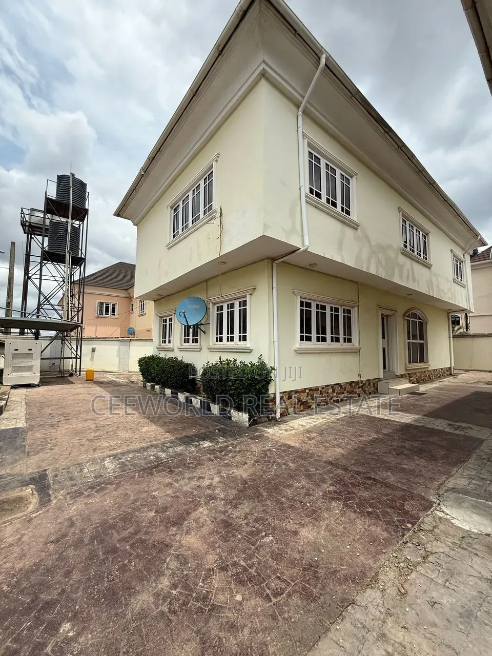 4bdrm Duplex in Kolapo Ishola Gra, Akobo for rent in Akobo