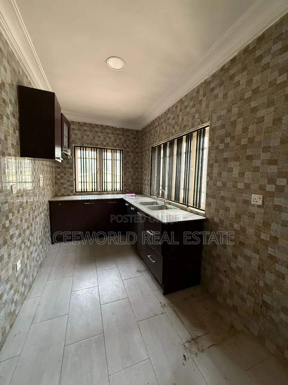 4bdrm Duplex in Kolapo Ishola Gra, Akobo for rent in Akobo