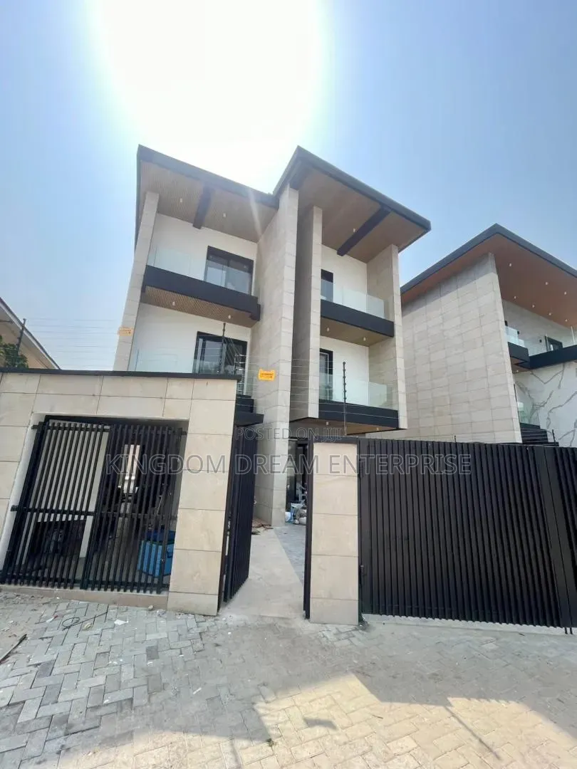 5bdrm Duplex in Banana Island Ikoyi for sale in Banana Island