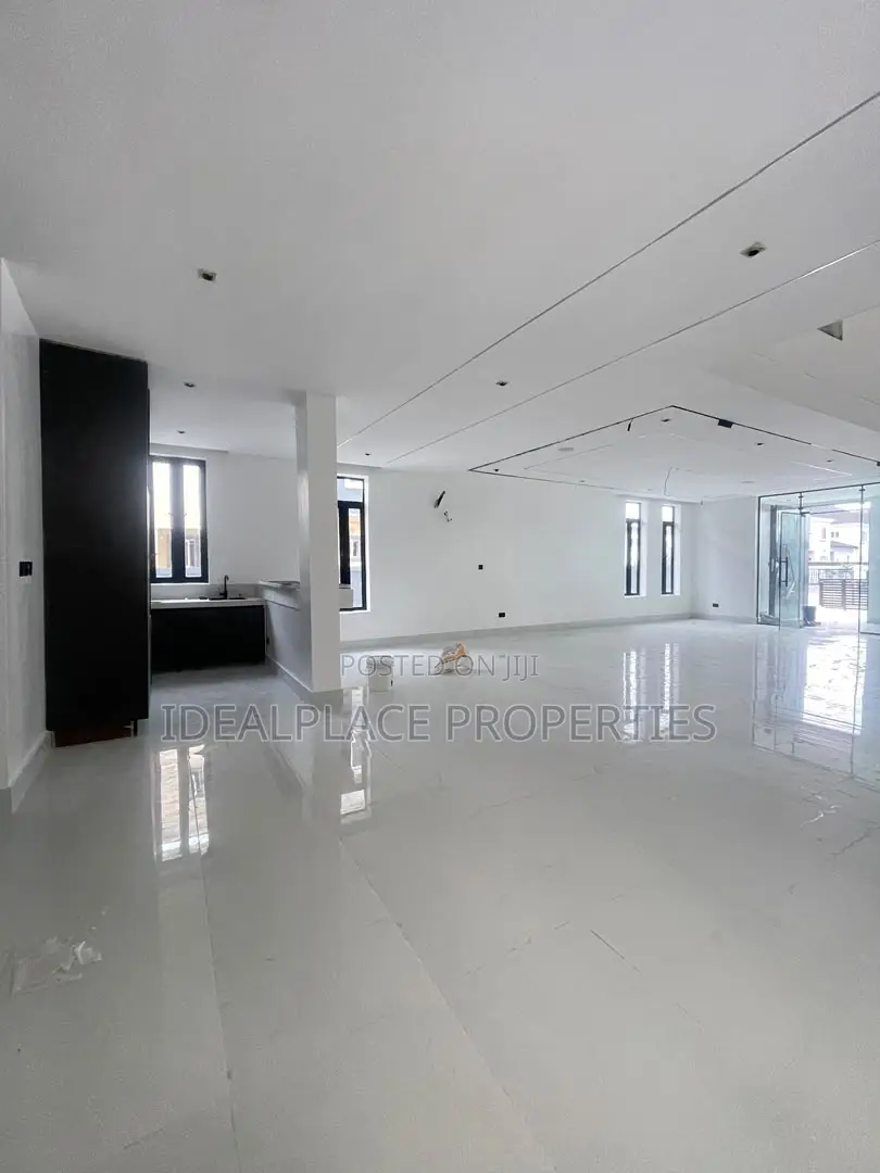 5bdrm Duplex in Ajah for sale in Ajah