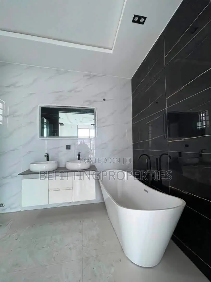 5bdrm Duplex in Ikota for sale in Ikota