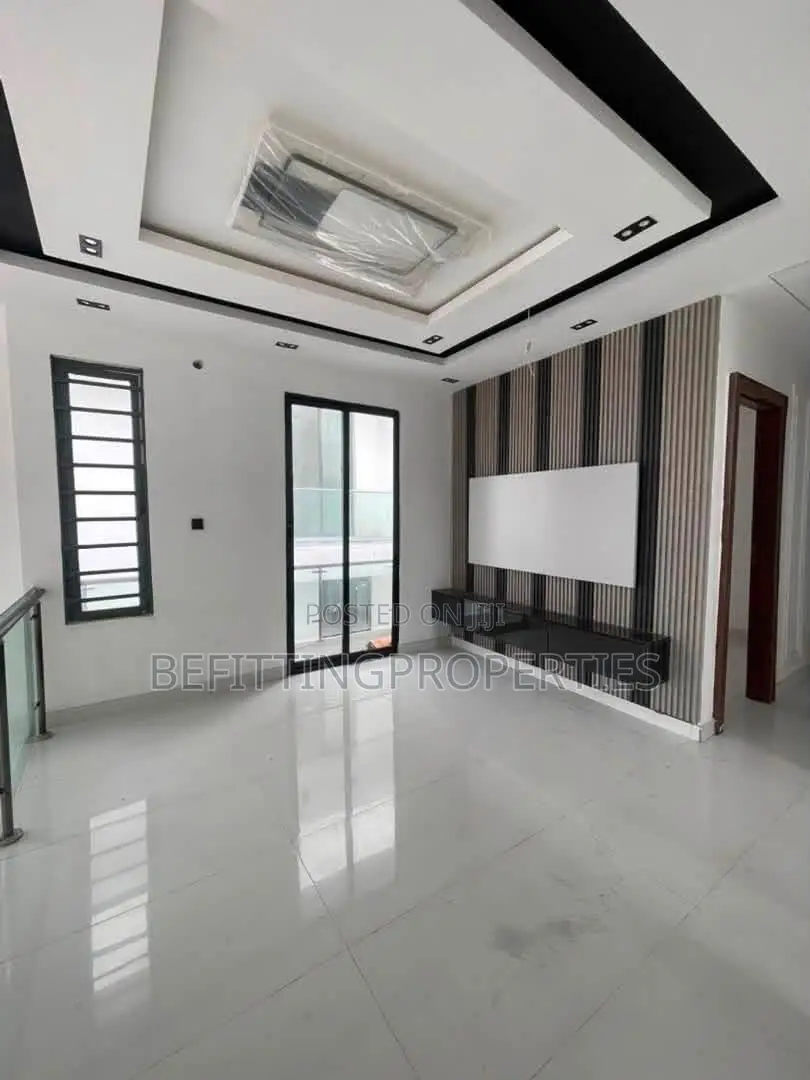 5bdrm Duplex in Ikota for sale in Ikota
