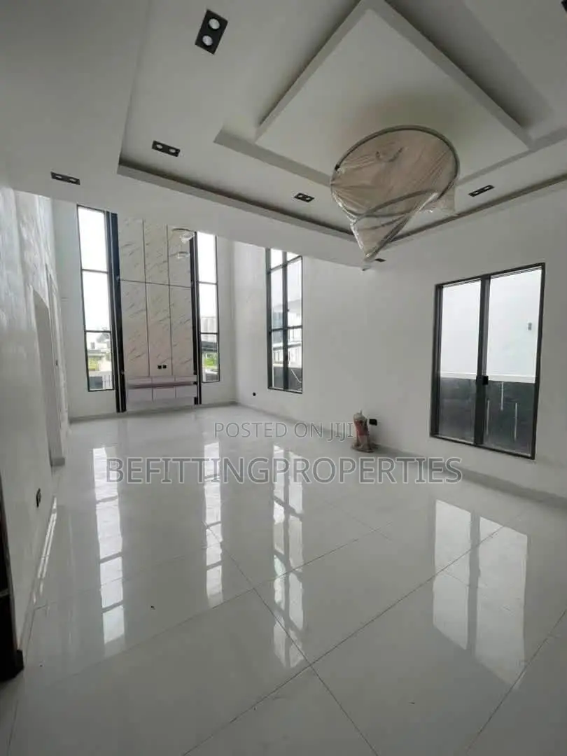 5bdrm Duplex in Ikota for sale in Ikota