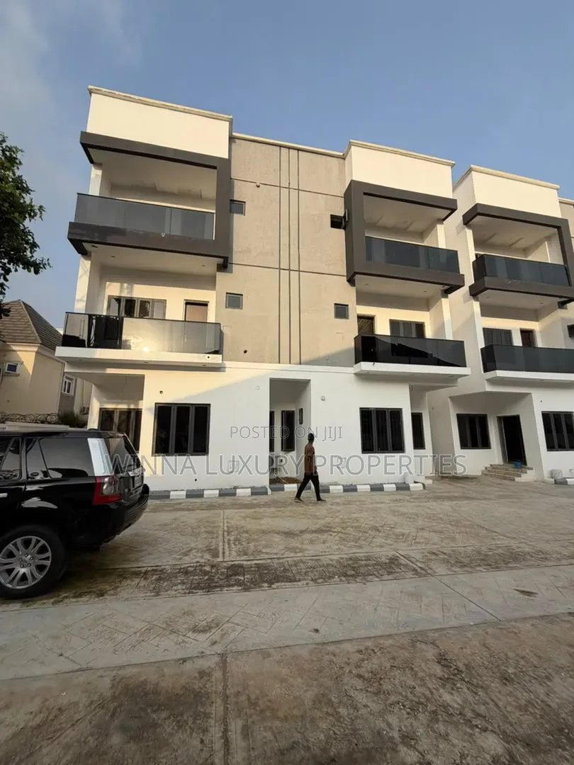 5bdrm Townhouse/Terrace in Kado for sale in Kado