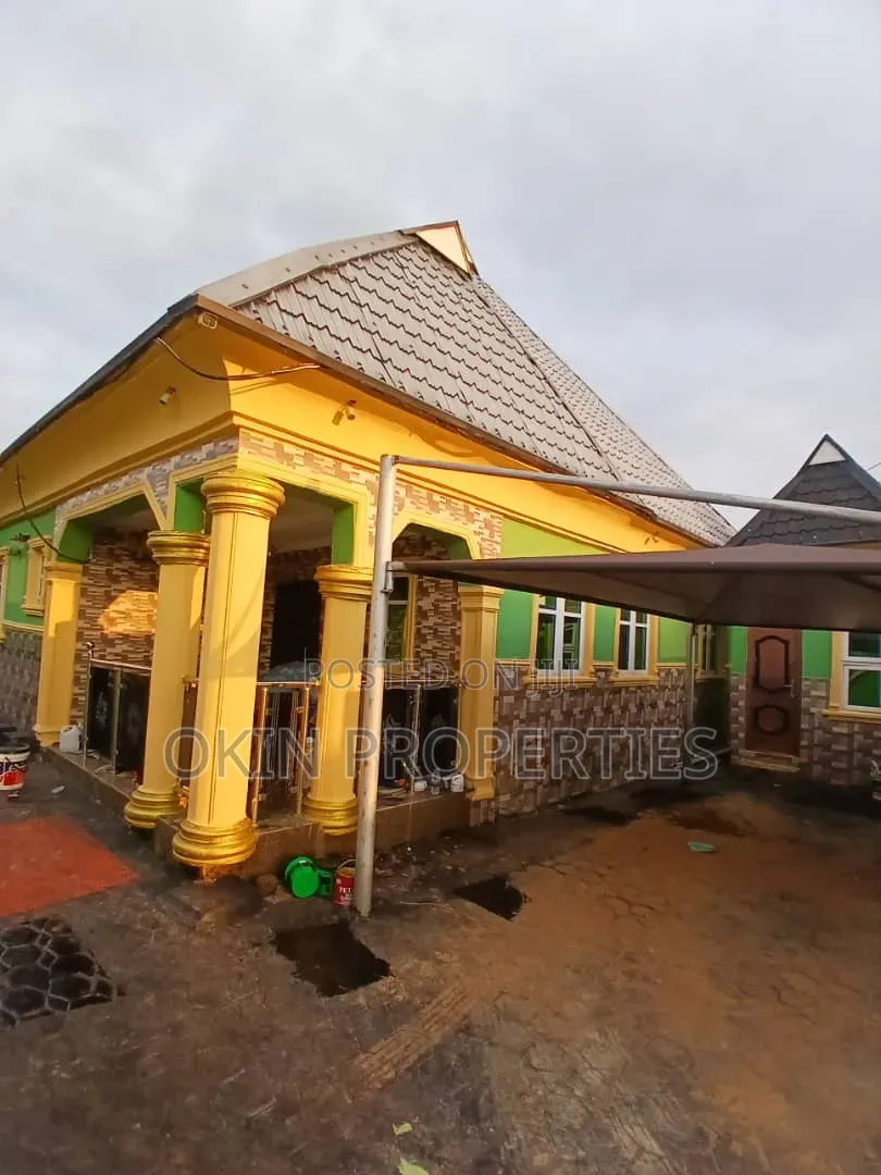 3bdrm Chalet in Aberesise Estate, Osogbo for sale in Osogbo