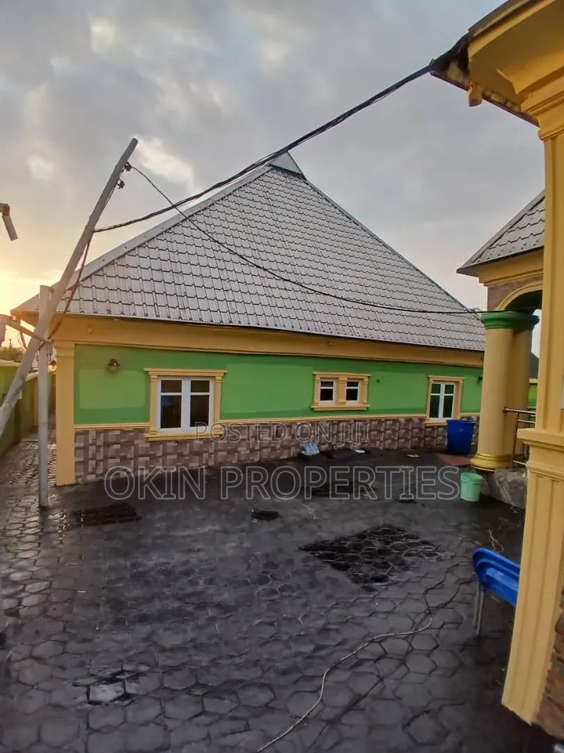 3bdrm Chalet in Aberesise Estate, Osogbo for sale in Osogbo