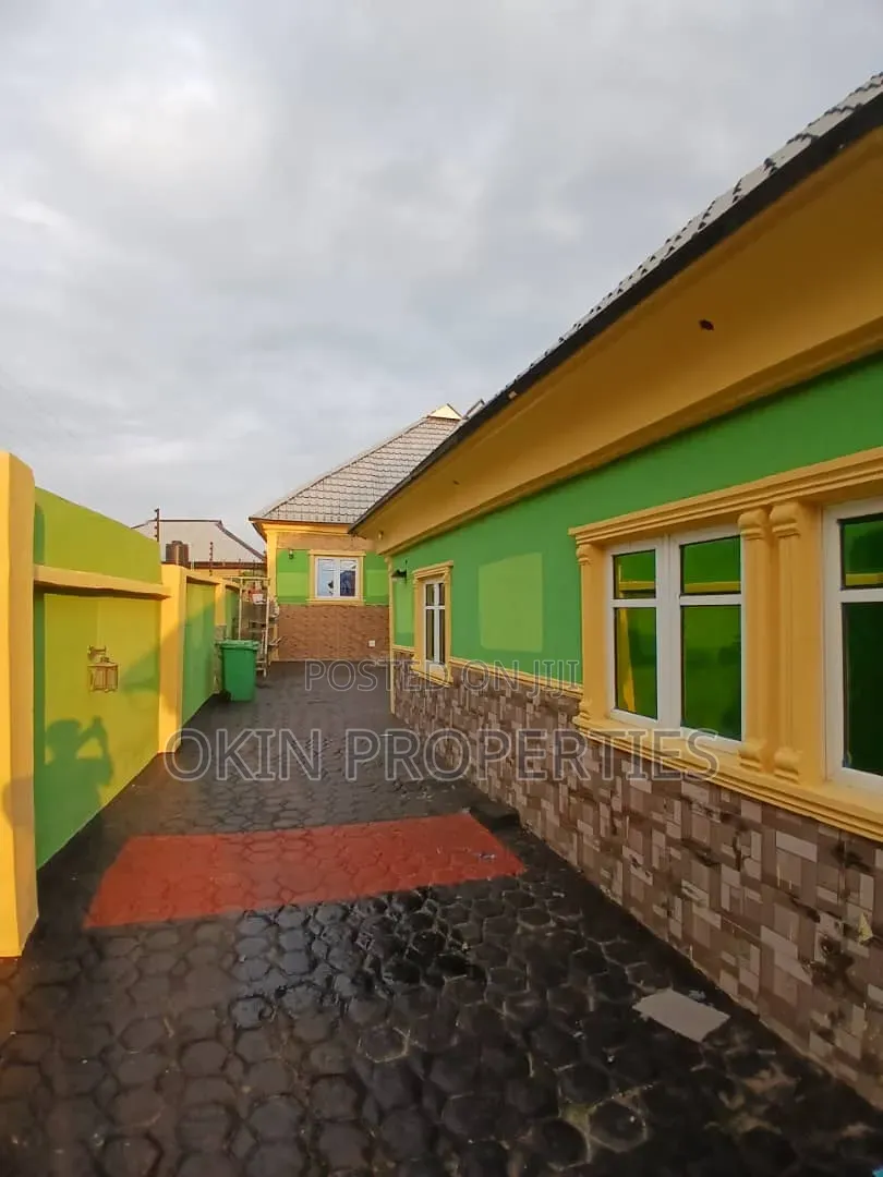 3bdrm Chalet in Aberesise Estate, Osogbo for sale in Osogbo
