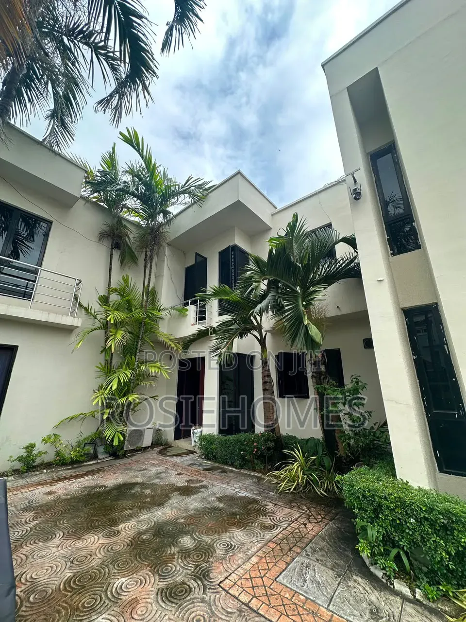 4bdrm Duplex in Banana Island for rent in Banana Island