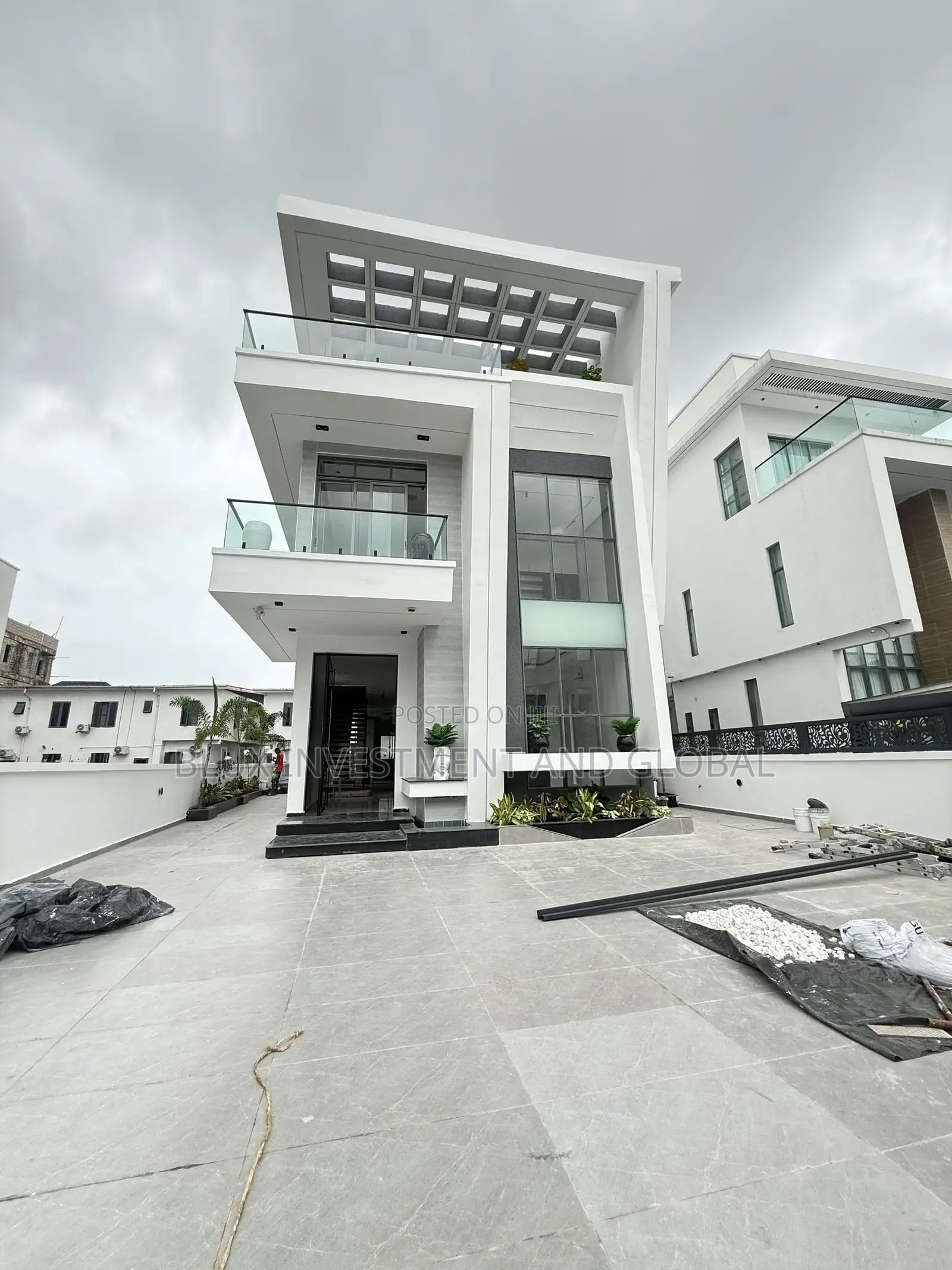 5bdrm Duplex in Off Plantinum Way for sale in Osapa london