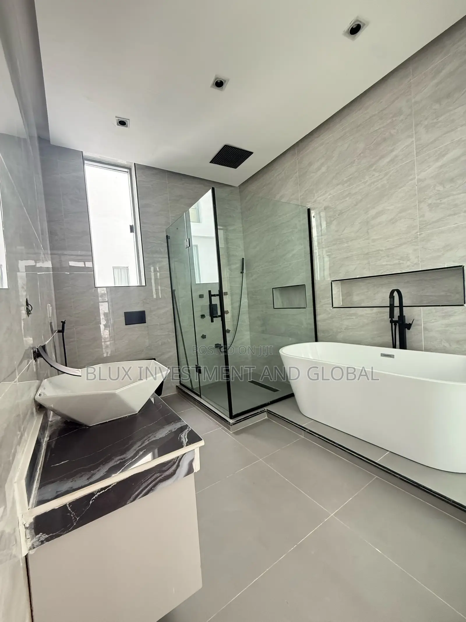 5bdrm Duplex in Off Plantinum Way for sale in Osapa london