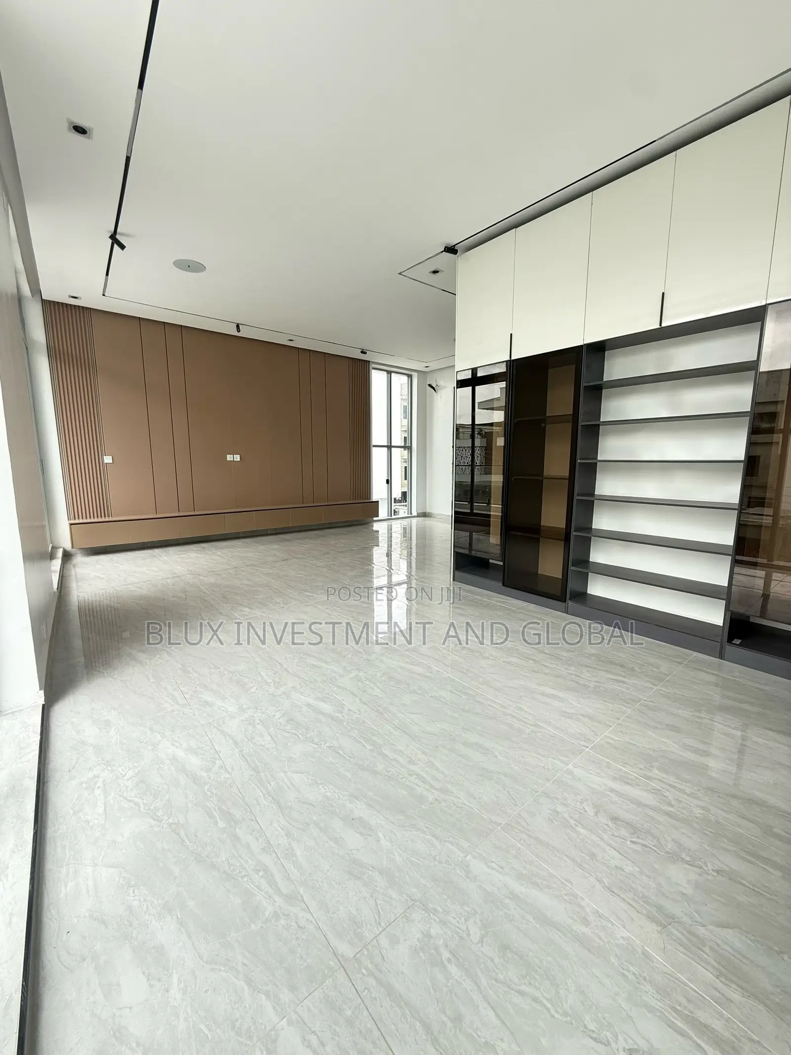 5bdrm Duplex in Off Plantinum Way for sale in Osapa london
