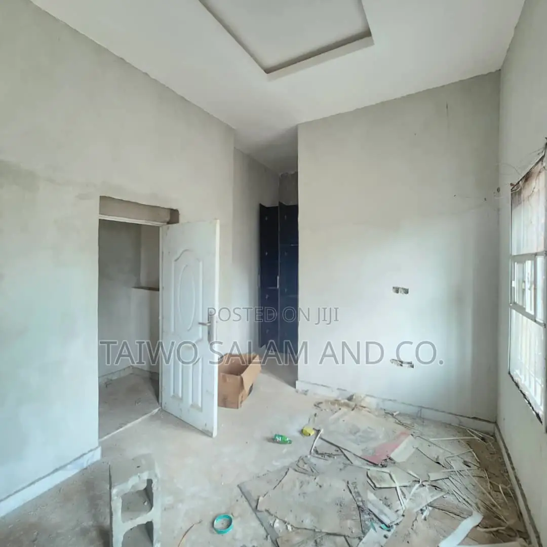 4bdrm Bungalow in Ologuneru for sale in Ologuneru