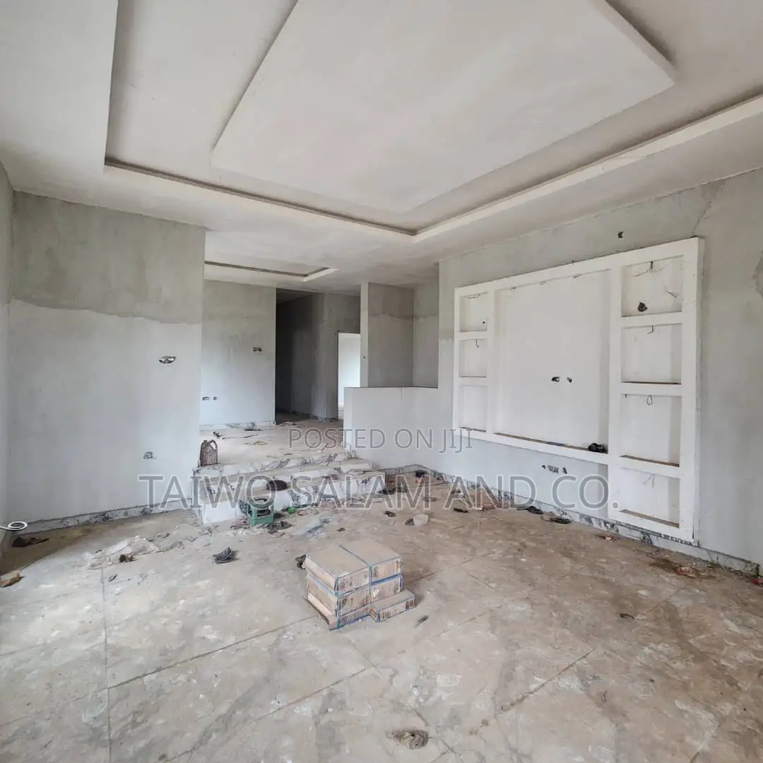 4bdrm Bungalow in Ologuneru for sale in Ologuneru