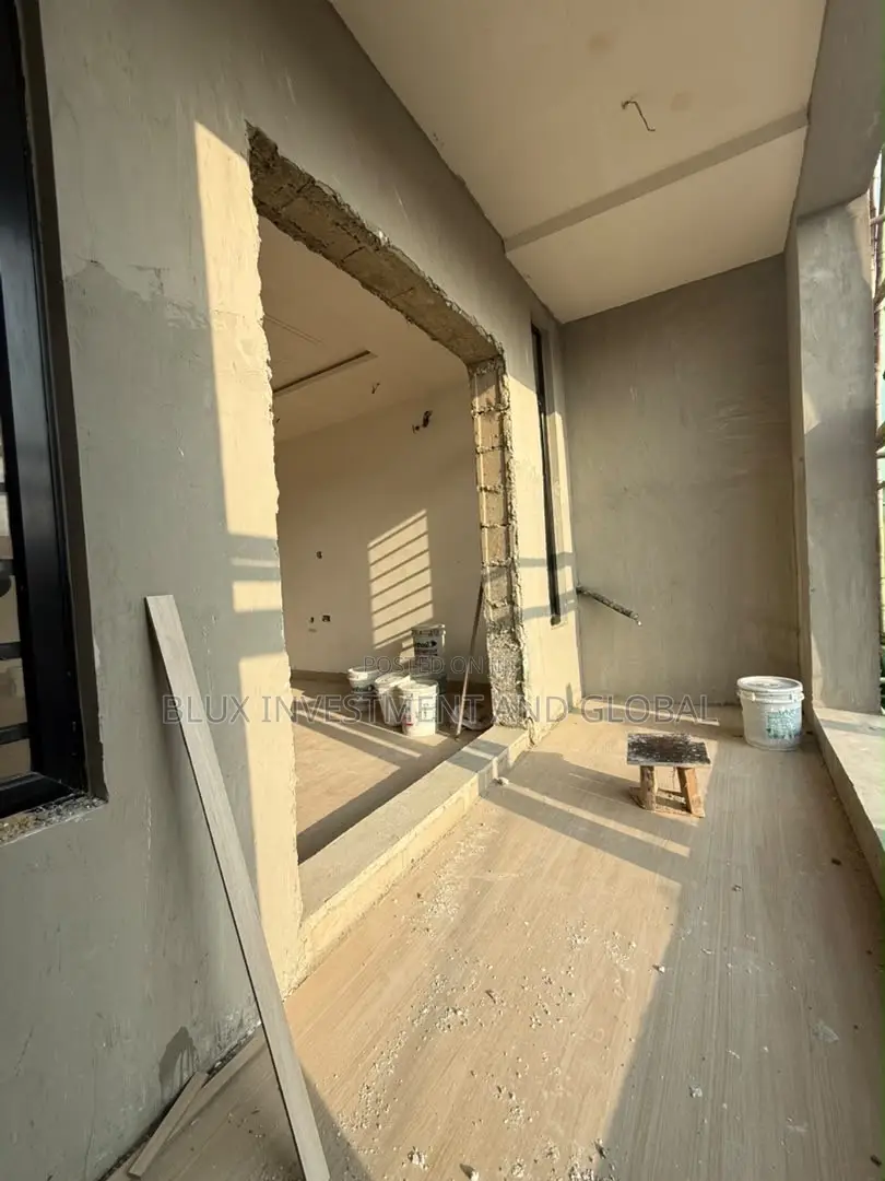 2bdrm Apartment in A Secured Close, Ologolo for sale in Ologolo