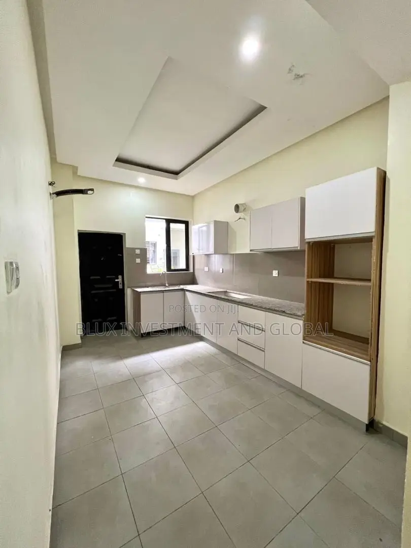 4bdrm Duplex in An Access Code, Ologolo for sale in Ologolo