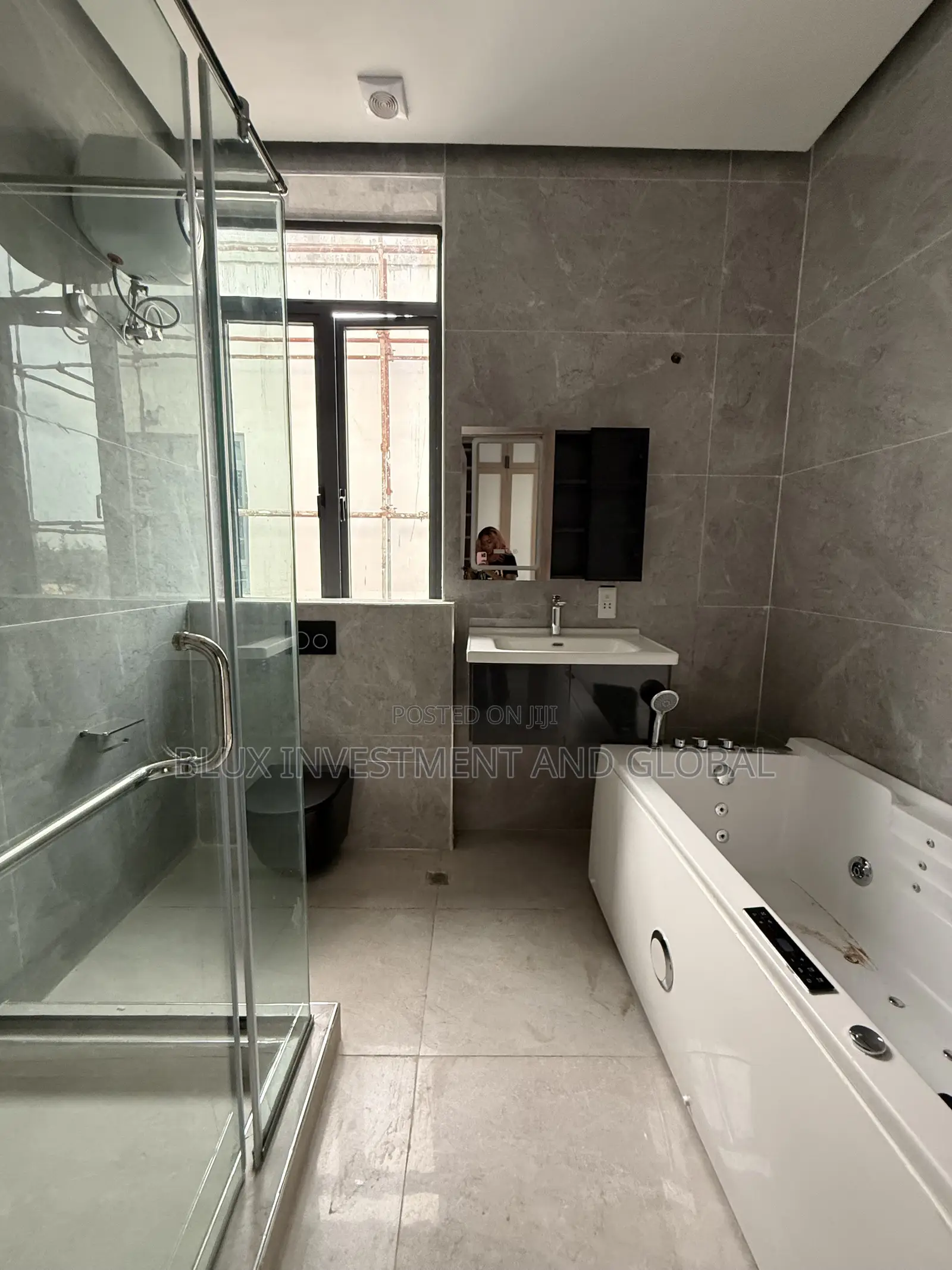 5bdrm Villa in An Access Code, Lekki Phase 1 for sale in Lekki Phase 1