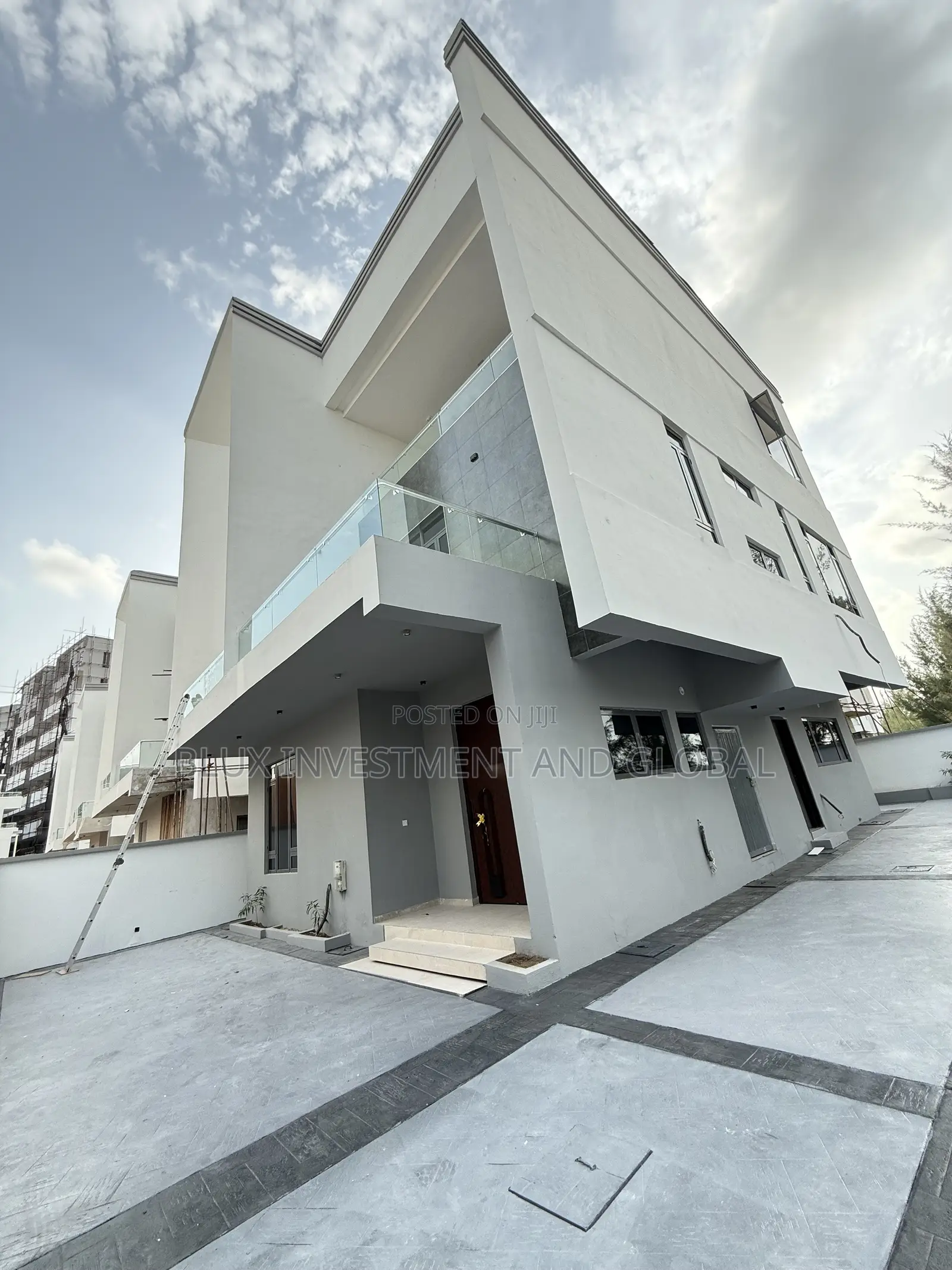 5bdrm Villa in An Access Code, Lekki Phase 1 for sale in Lekki Phase 1