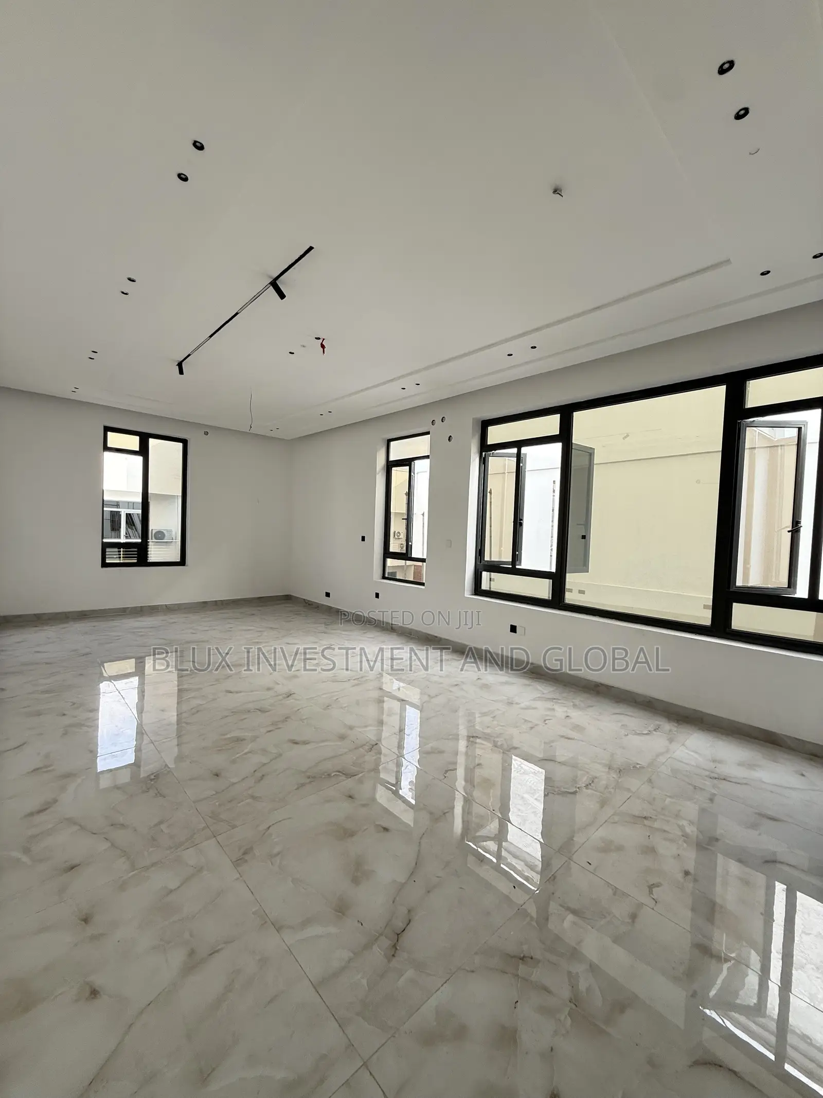 5bdrm Villa in An Access Code, Lekki Phase 1 for sale in Lekki Phase 1