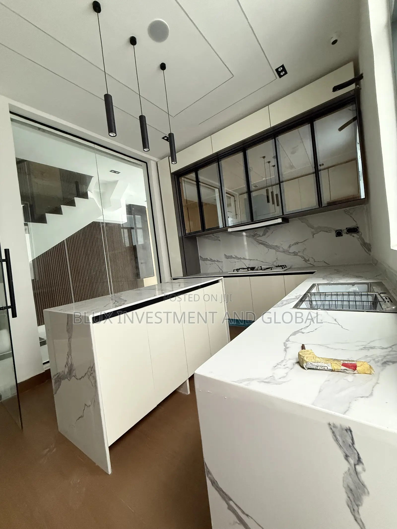 4bdrm Duplex in Chevron for sale in Chevron