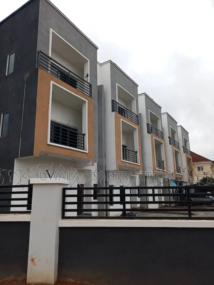 4bdrm Duplex in Central Business District for sale in Central Business District