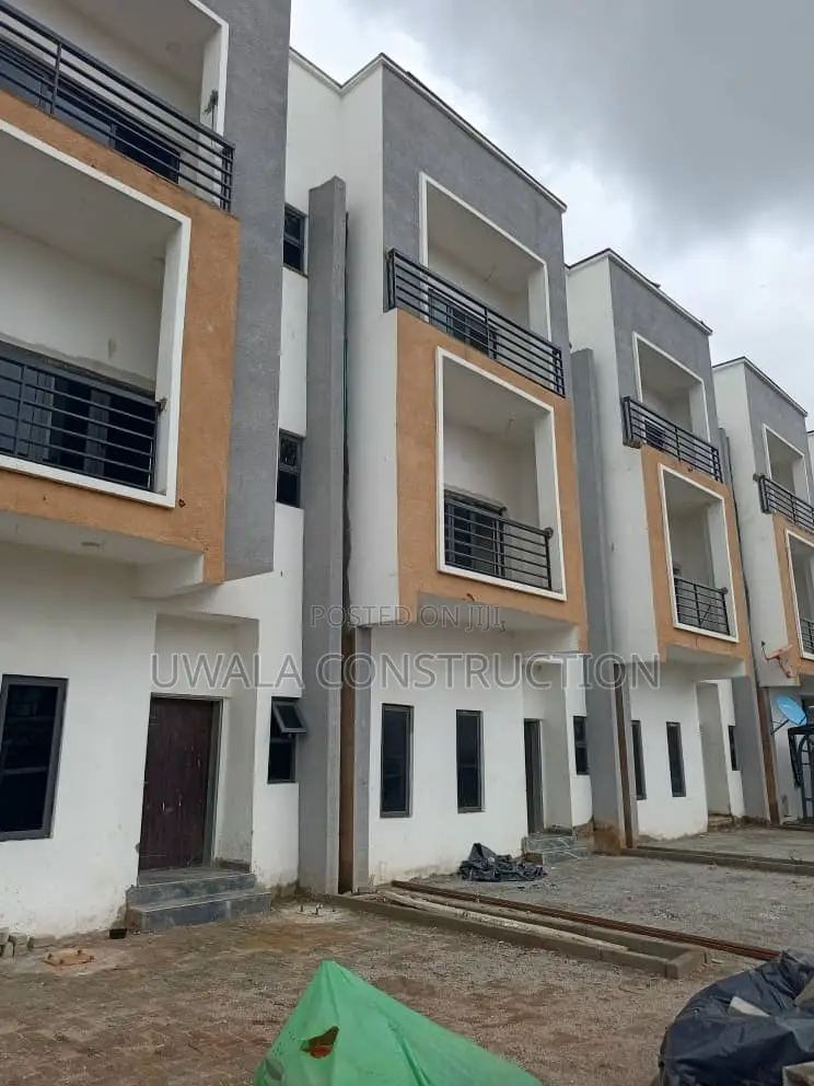 4bdrm Duplex in Central Business District for sale in Central Business District