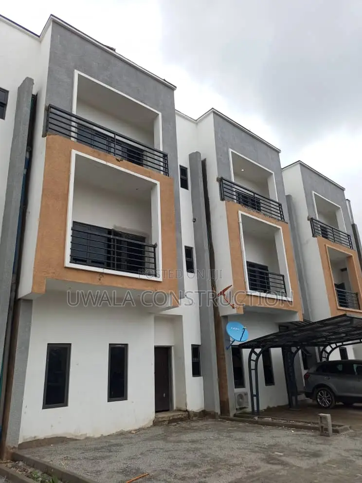 4bdrm Duplex in Central Business District for sale in Central Business District