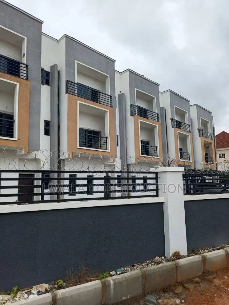 4bdrm Duplex in Central Business District for sale in Central Business District