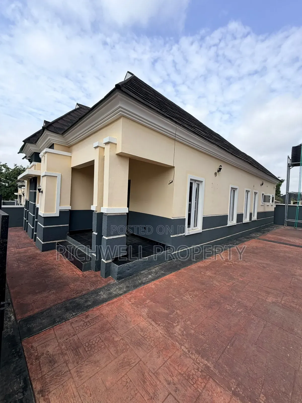3bdrm Bungalow in Basroun Housing for sale in Akobo