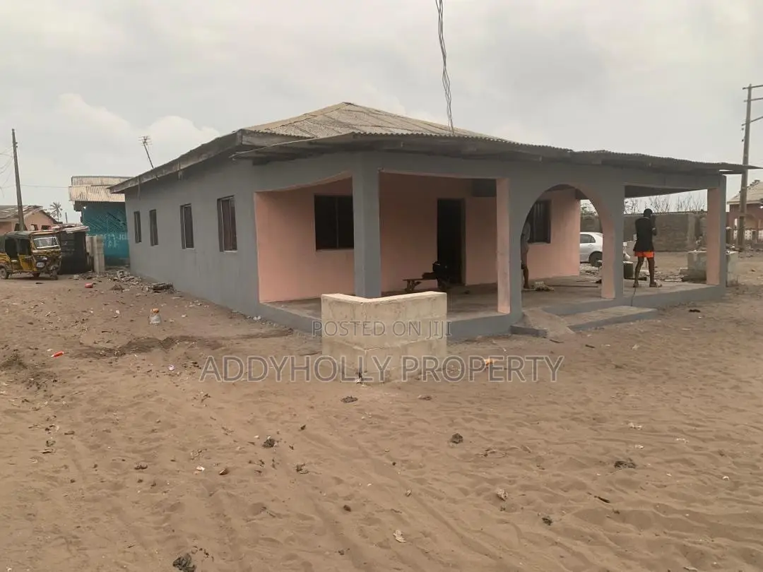 10bdrm Bungalow in Ogombo for sale in Ogombo
