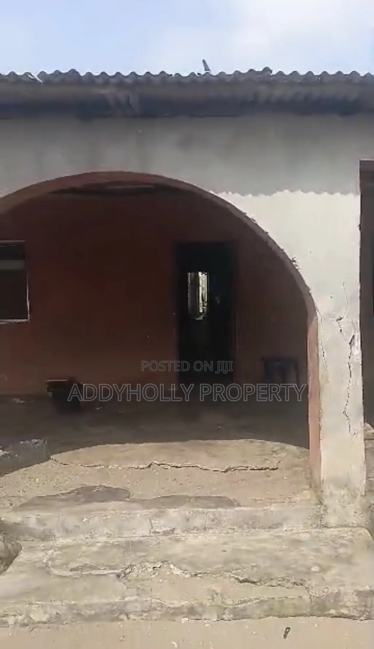 10bdrm Bungalow in Ogombo for sale in Ogombo
