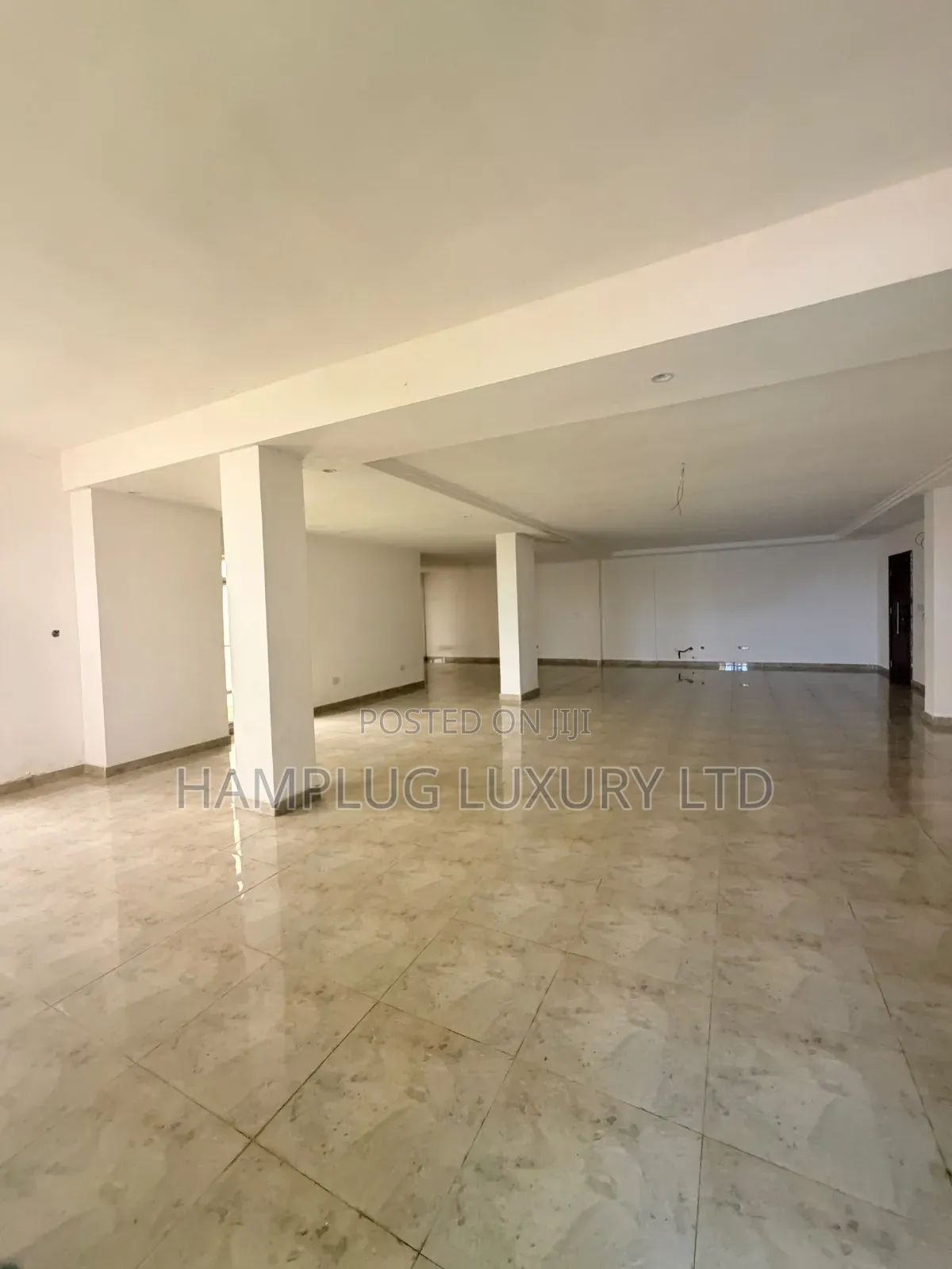 17bdrm Villa in Guzape for sale in Guzape District