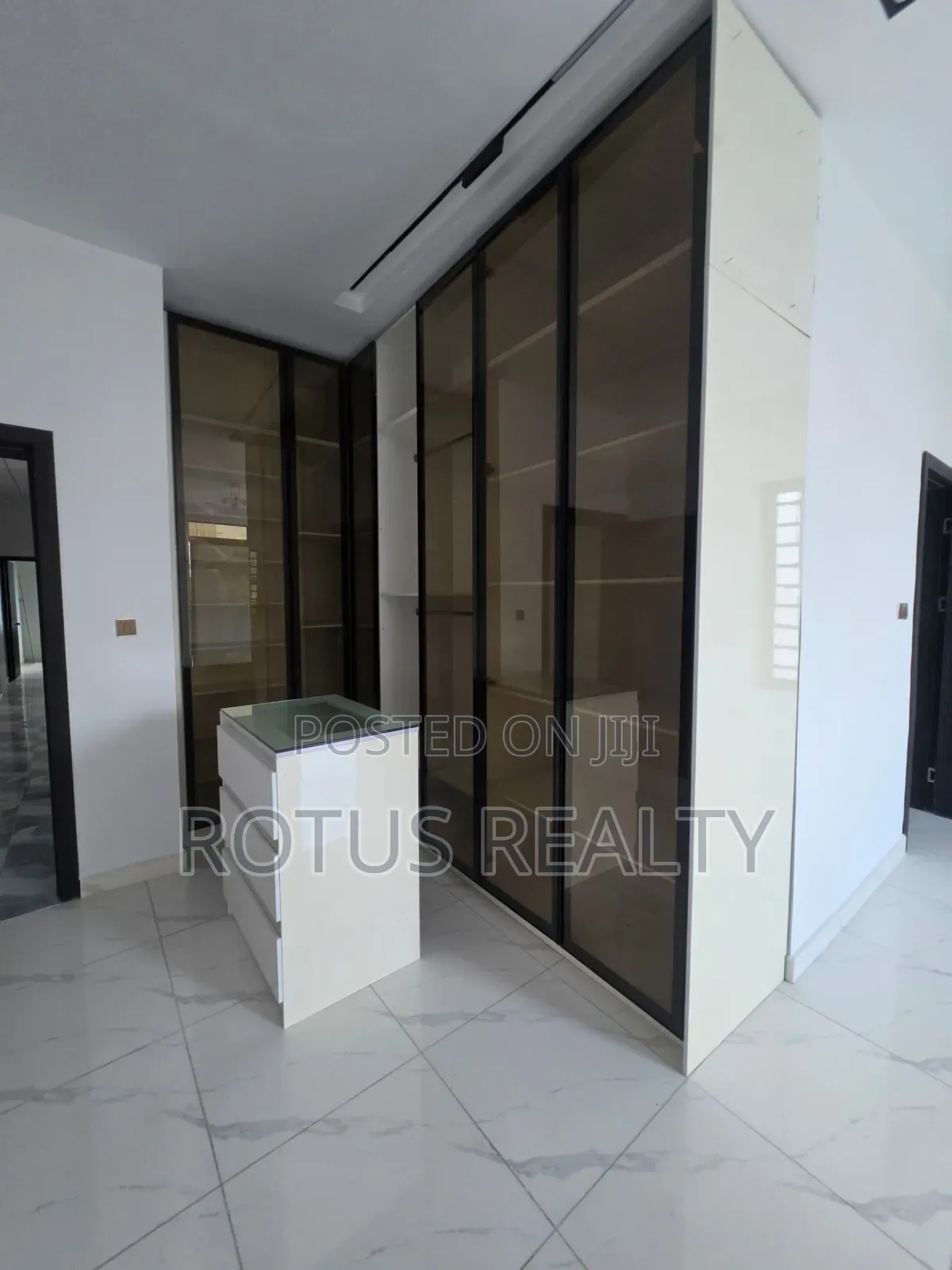 4bdrm Duplex in Ikota for sale in Ikota