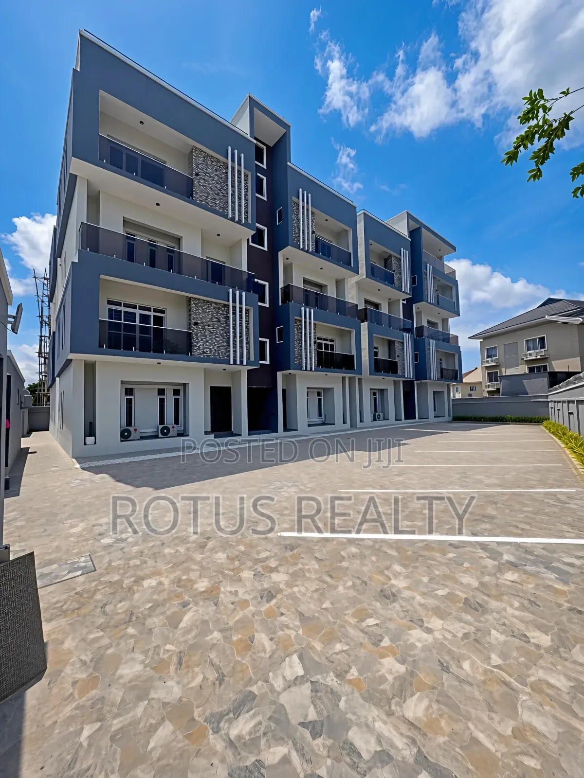 2bdrm Maisonette in Lekki Phase 1 for sale in Lekki Phase 1