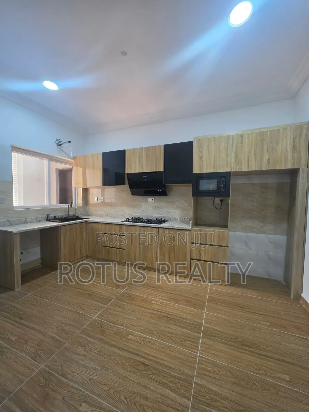 2bdrm Maisonette in Lekki Phase 1 for sale in Lekki Phase 1