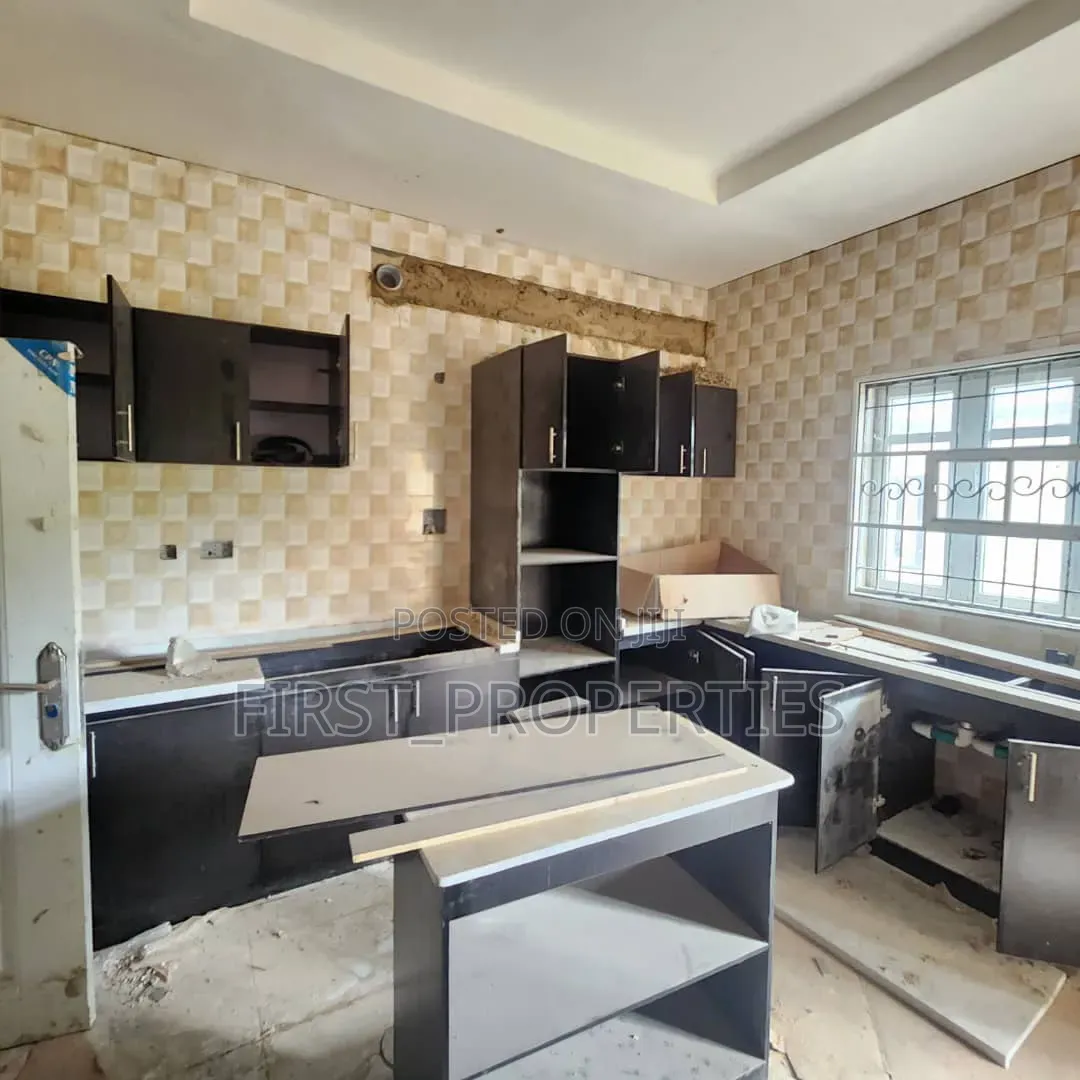 4bdrm Bungalow in Idi Igbaro, Eleyele for sale in Eleyele