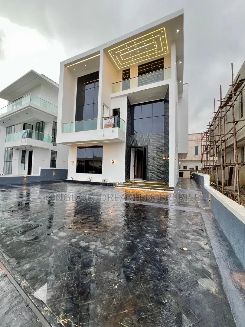 5bdrm Duplex in Megamond Estate for sale in Ikota