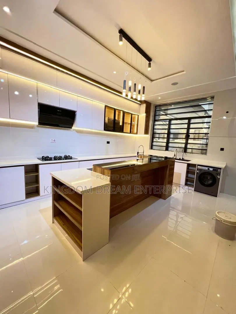5bdrm Duplex in Megamond Estate for sale in Ikota