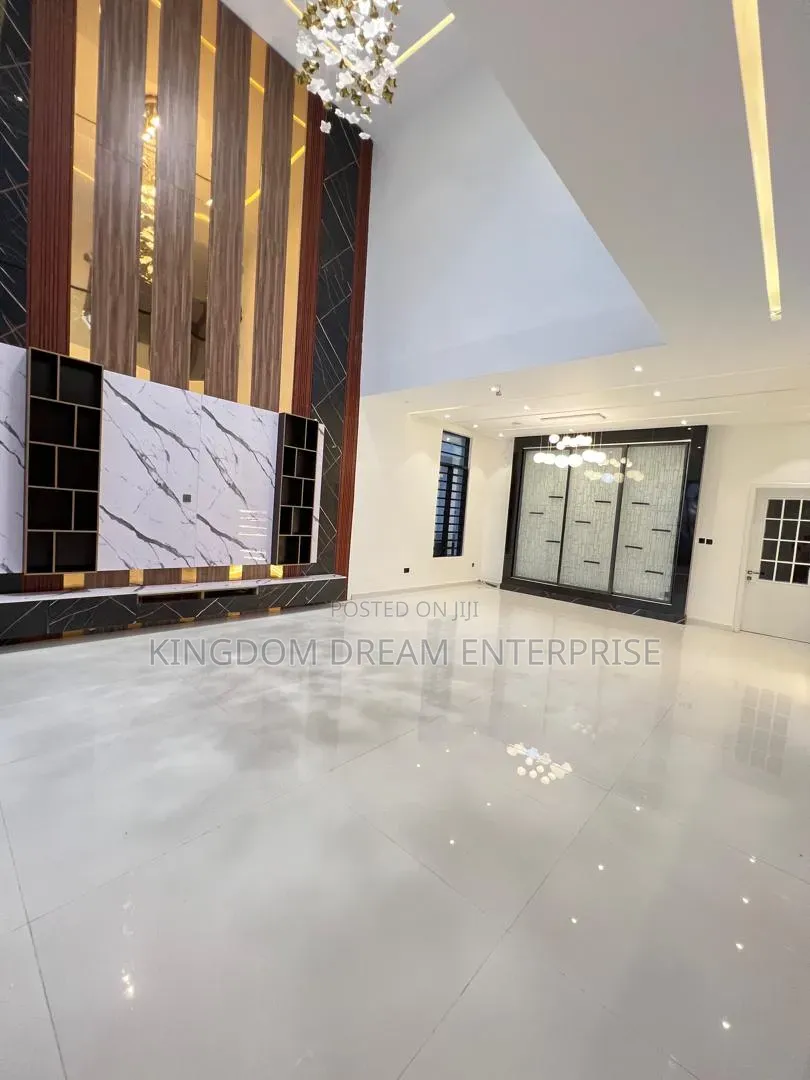 5bdrm Duplex in Megamond Estate for sale in Ikota