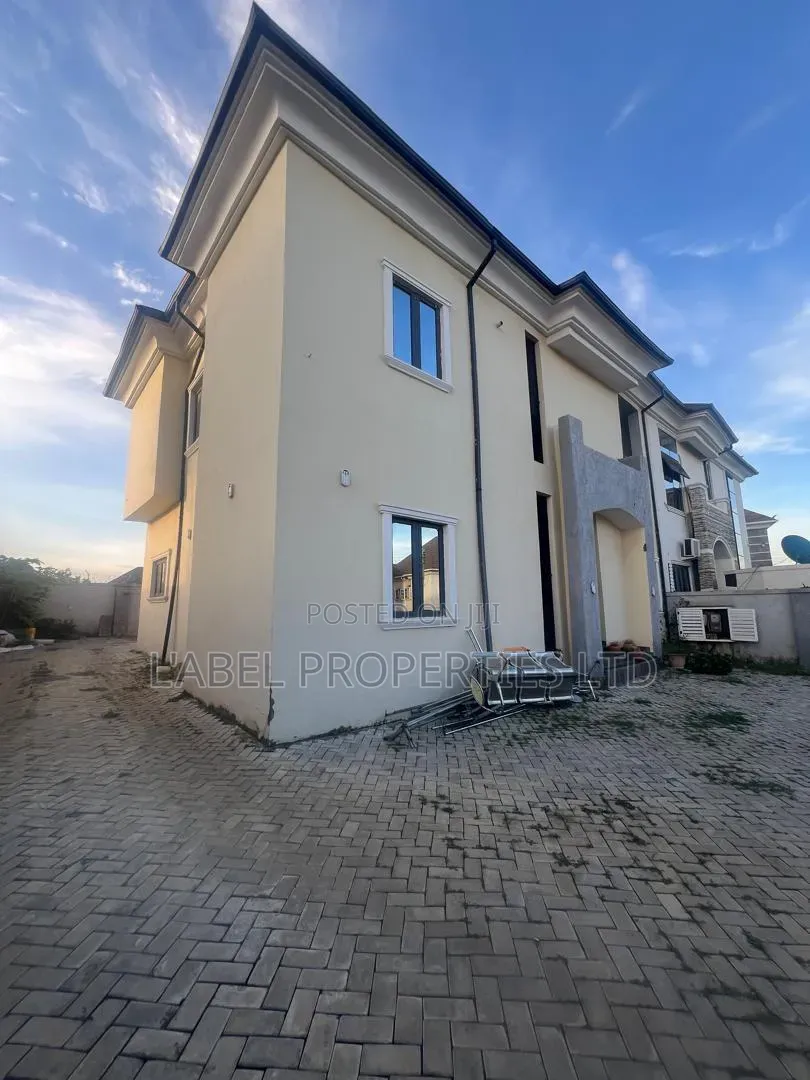 4bdrm Duplex in Biltmore Estate for rent in Galadimawa