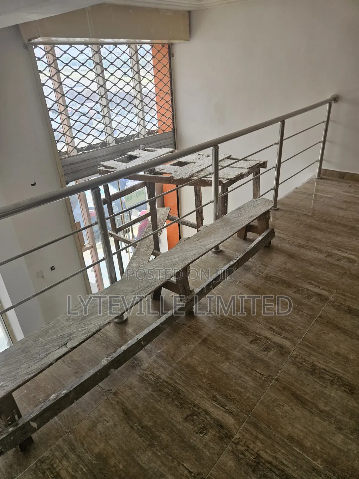 Office Space With Upstairs in Mabushi