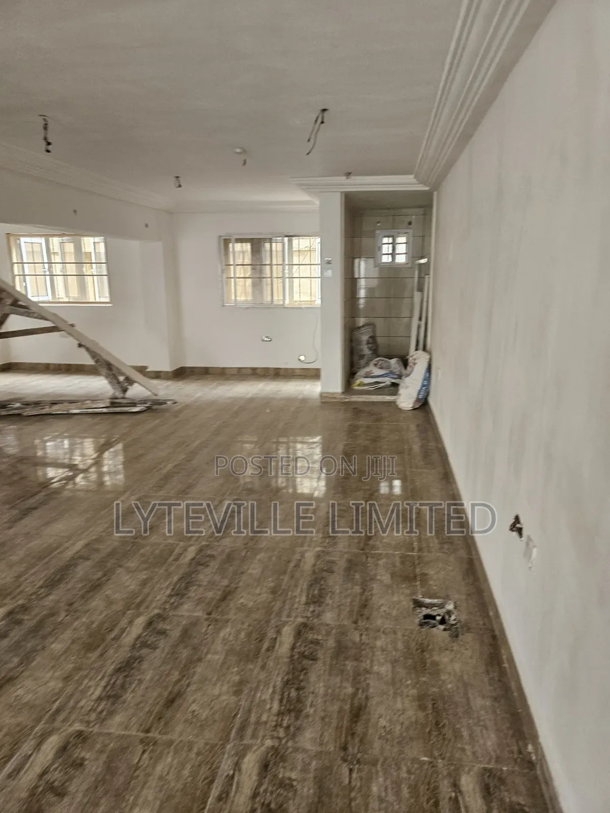 Office Space With Upstairs in Mabushi