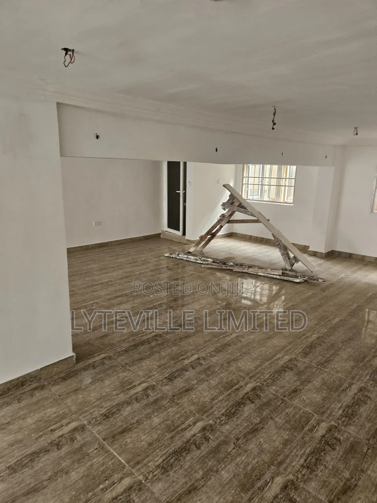 Office Space With Upstairs in Mabushi