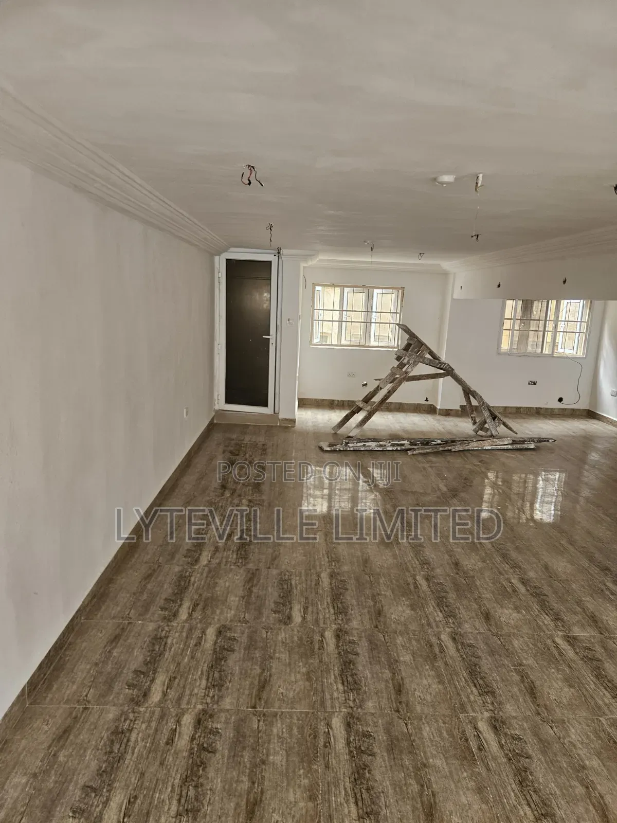 Office Space With Upstairs in Mabushi