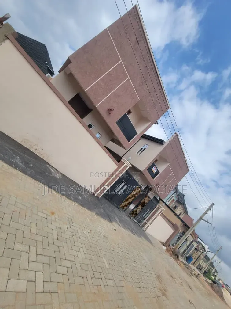 Furnished 3bdrm Duplex in Ayobo for sale in Ayobo