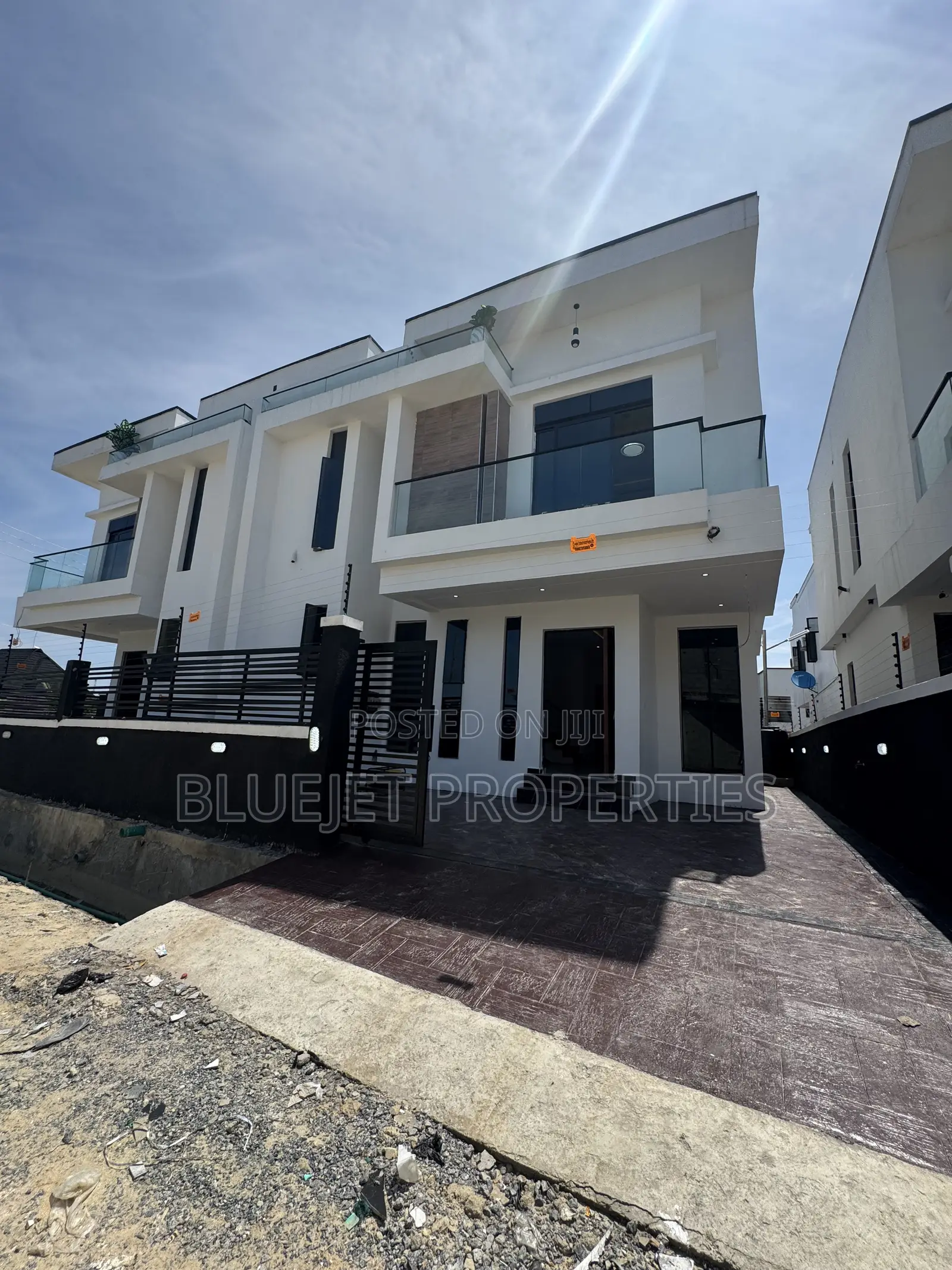 4bdrm Duplex in Off Lekki-Epe Expressway for sale in Off Lekki-Epe Expressway