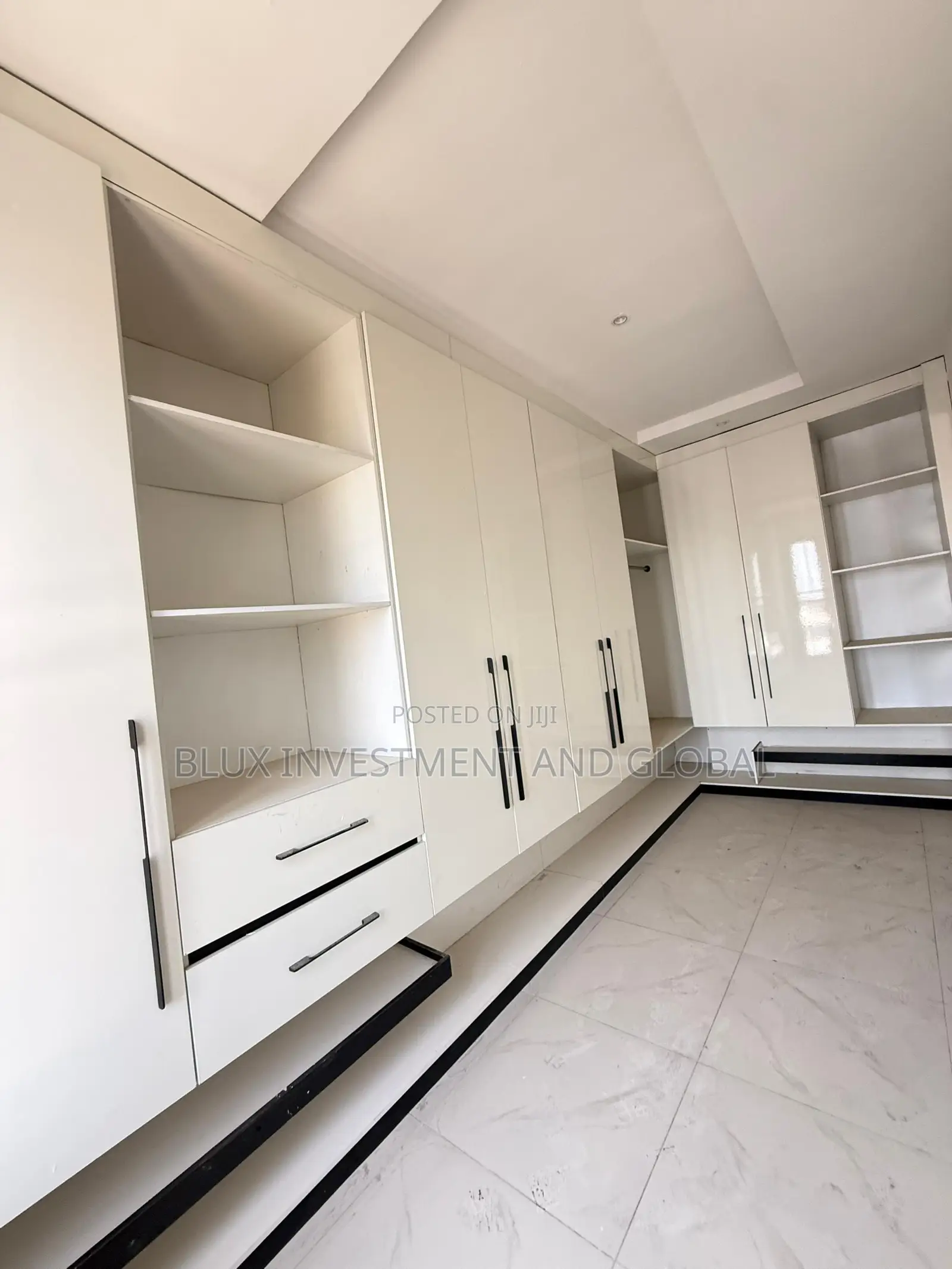 5bdrm Maisonette in An Access Code, Victoria Island for sale in Victoria Island