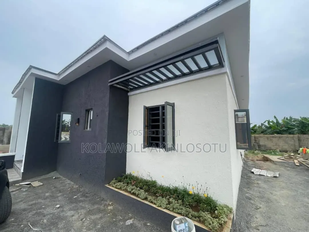 2bdrm Bungalow in Golden Palace for sale in Epe