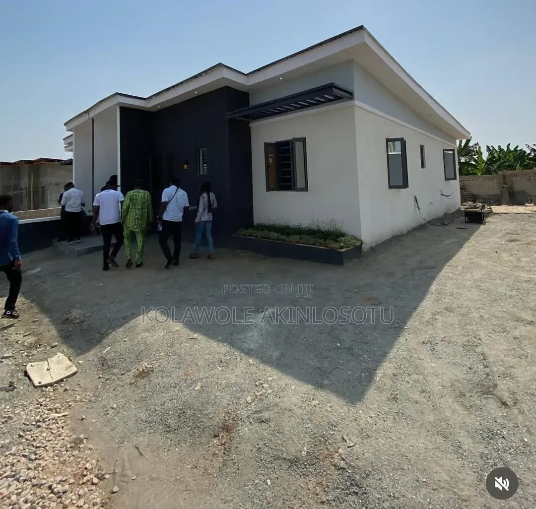 2bdrm Bungalow in Golden Palace for sale in Epe