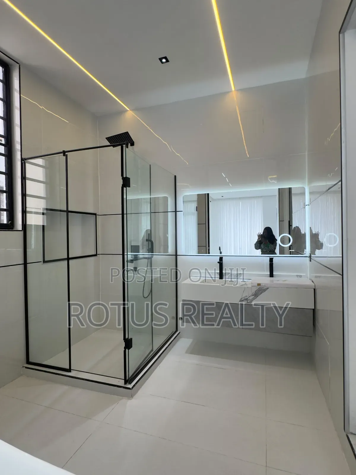 5bdrm Duplex in Lekki Expressway for sale in Lekki Expressway