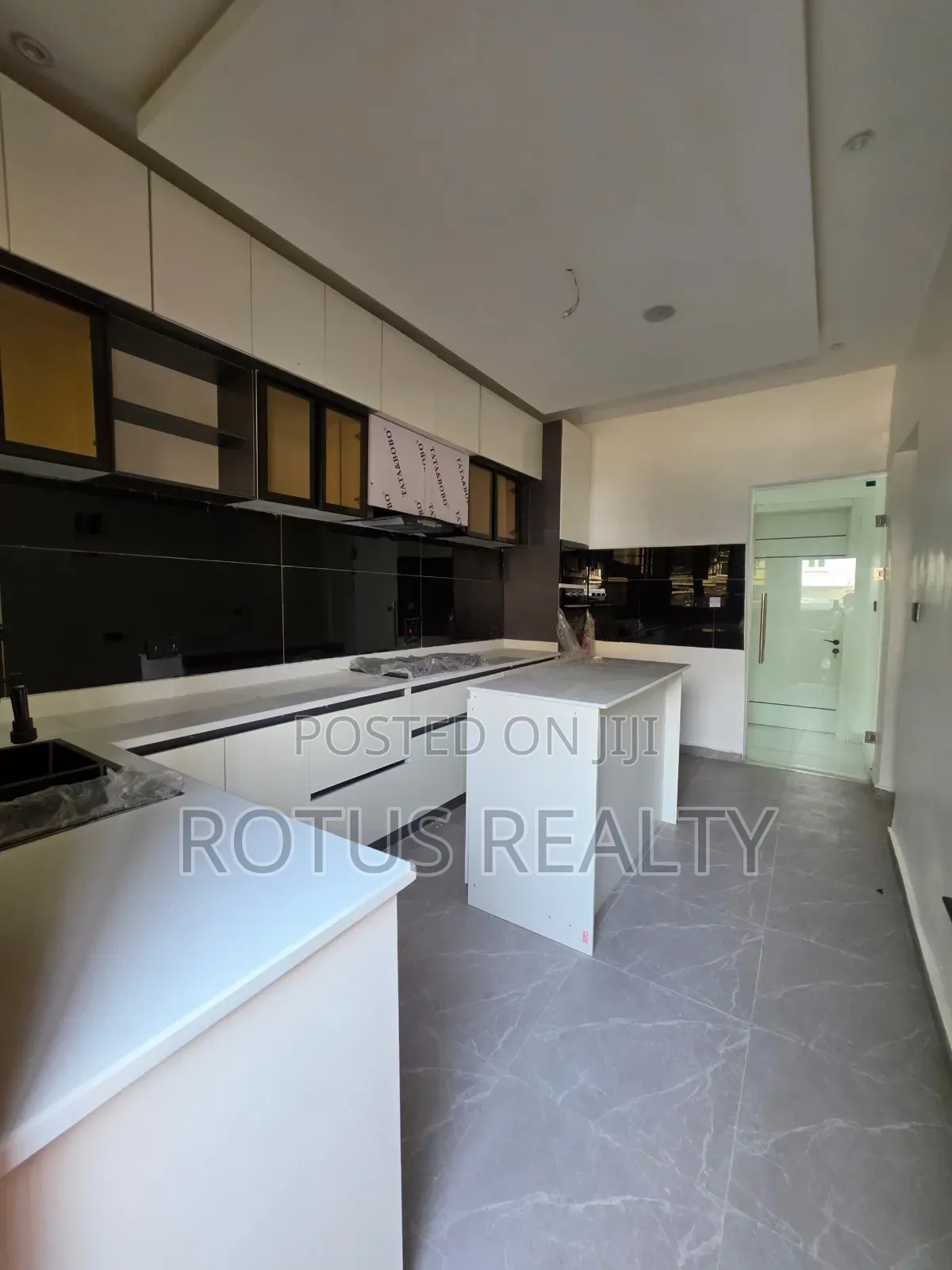 4bdrm Duplex in Lekki Expressway for sale in Lekki Expressway